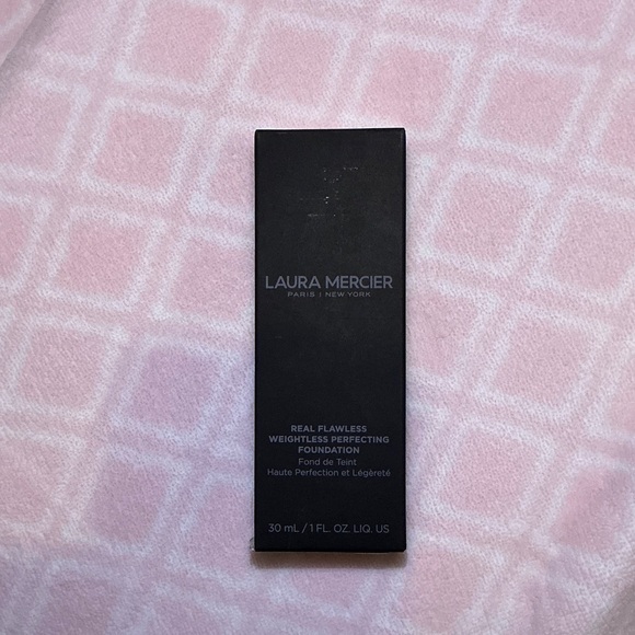 Laura Mercier Real Flawless Foundation - Picture 1 of 5